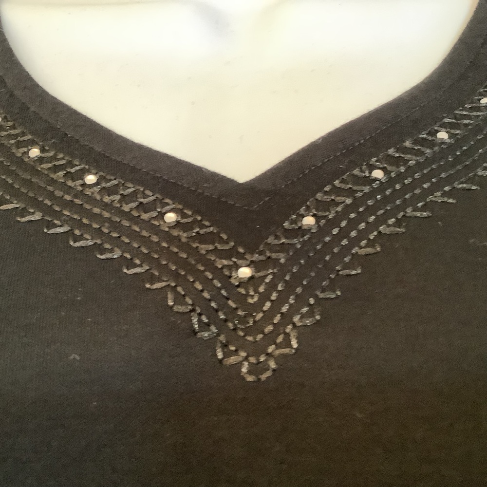 Alia Petite Top Women’s Medium V Neck Short Sleeve Rhinestones Embroidered Black - Picture 3 of 9